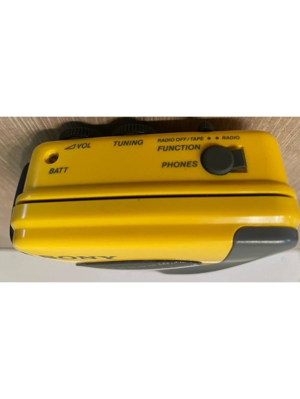 Vintage Sony Walkman Sports WM-SFX30 Yellow Gray Cassette Player FM AM Radio